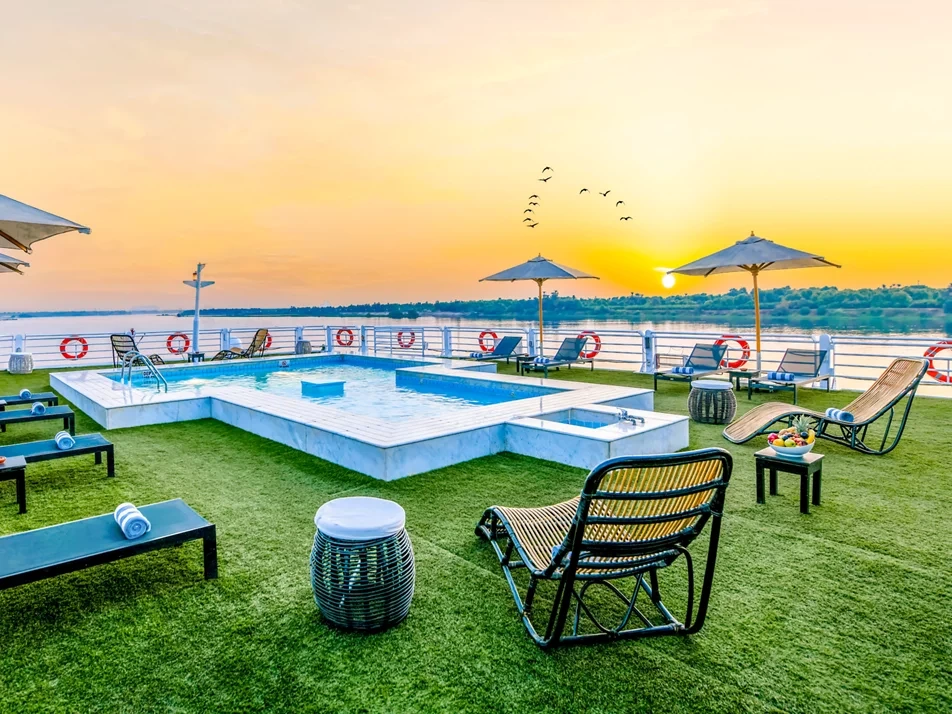 Dahabiya vs Nile Cruise